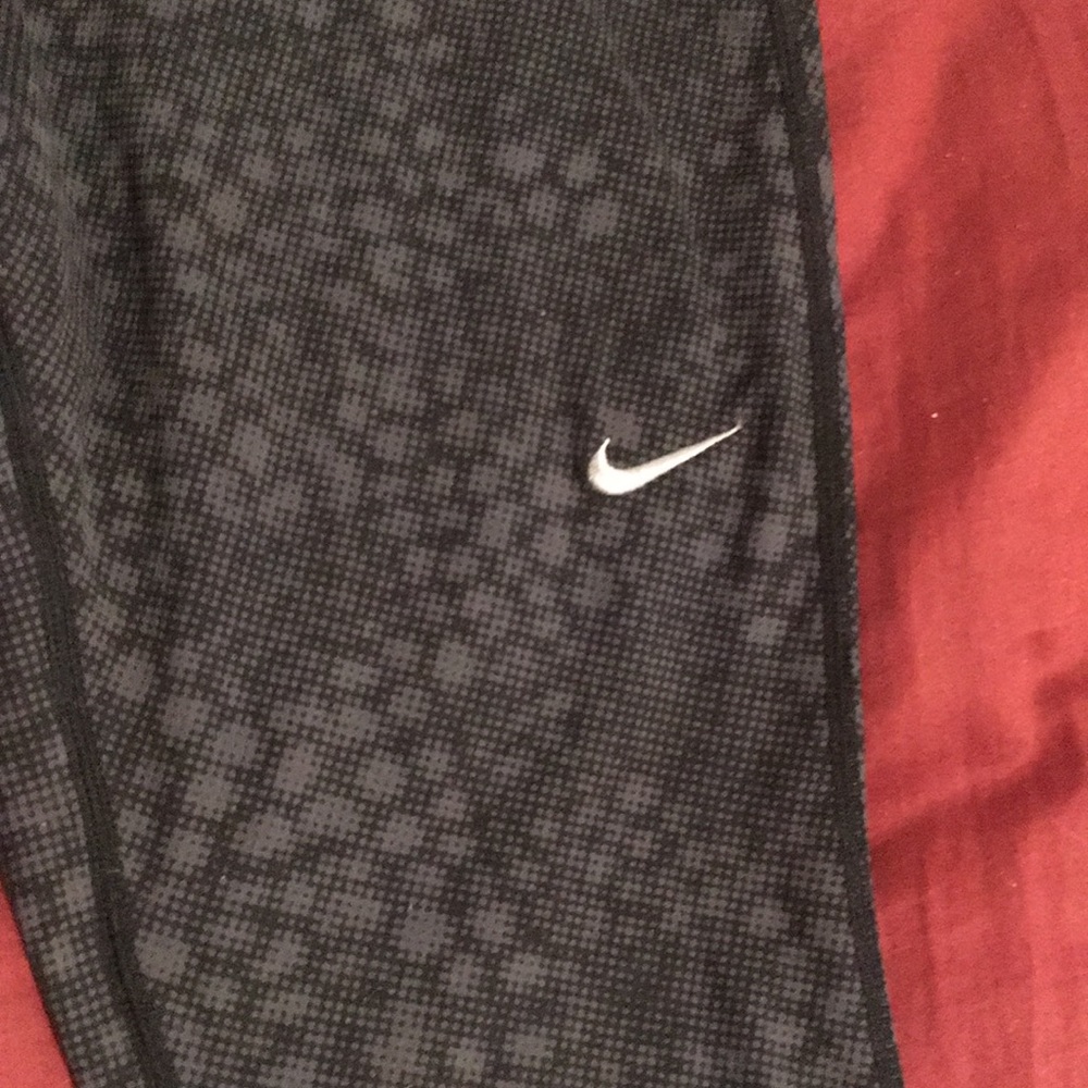 Rare Women’s Nike Dri-Fit Capri’s - Picture 5 of 8